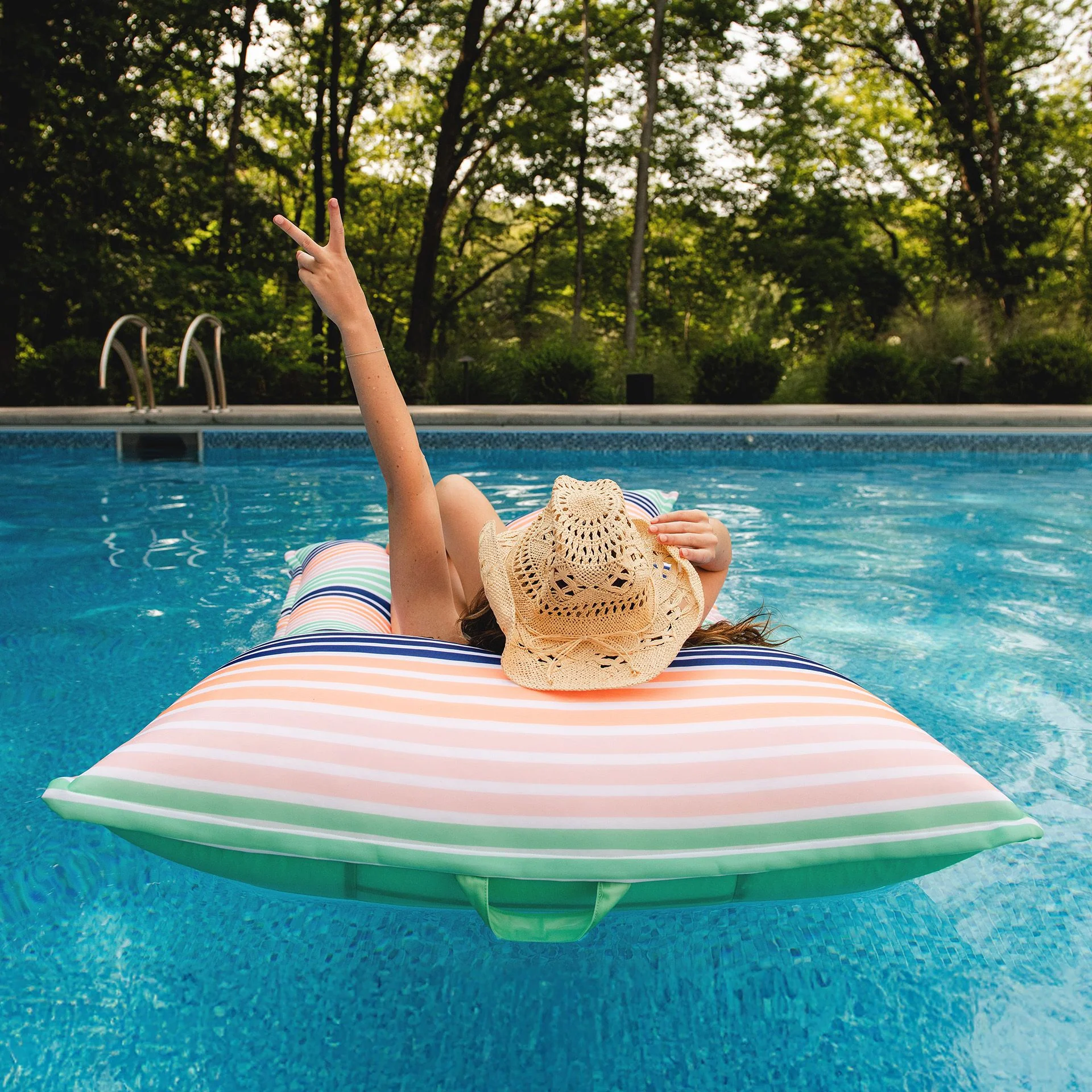 Lagoon Lounger - Image 66